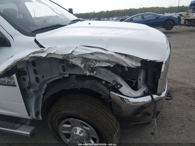 44887993 :رقم المزاد ، 3C6UR5CL5JG232320 vin ، 2018 Ram 2500 Tradesman  4x4 6'4 Box مزاد بيع
