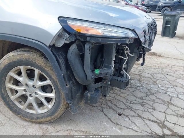 2015 Jeep Cherokee Latitude მანქანა იყიდება აუქციონზე, vin: 1C4PJMCS6FW702913, აუქციონის ნომერი: 44888011