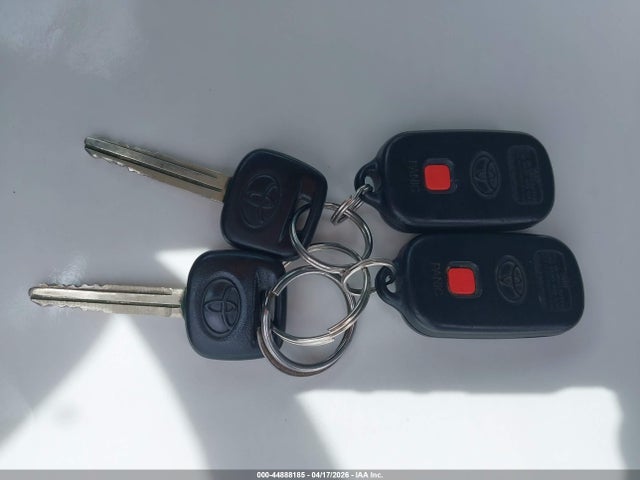 2005 Toyota Camry Le მანქანა იყიდება აუქციონზე, vin: 4T1BE32K75U069385, აუქციონის ნომერი: 44888185