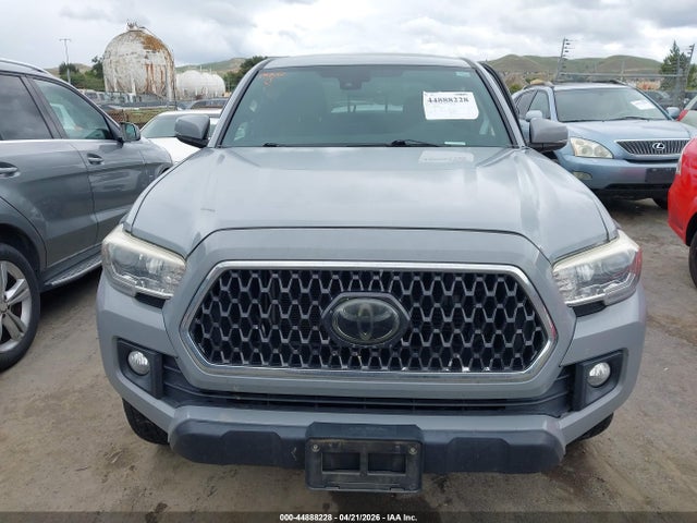 3TMCZ5AN6JM155242 Toyota Tacoma Trd Off Road