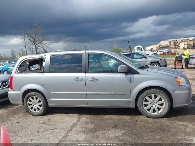 2015 Chrysler Town & Country Touring მანქანა იყიდება აუქციონზე, vin: 2C4RC1BG5FR637897, აუქციონის ნომერი: 44888256