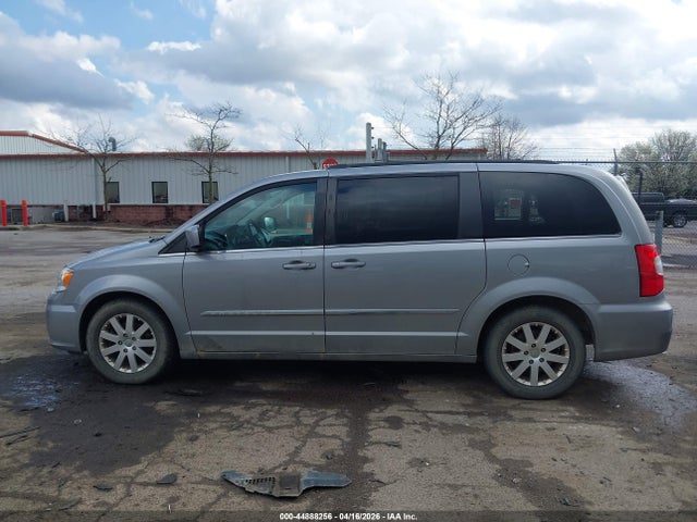 2015 Chrysler Town & Country Touring მანქანა იყიდება აუქციონზე, vin: 2C4RC1BG5FR637897, აუქციონის ნომერი: 44888256