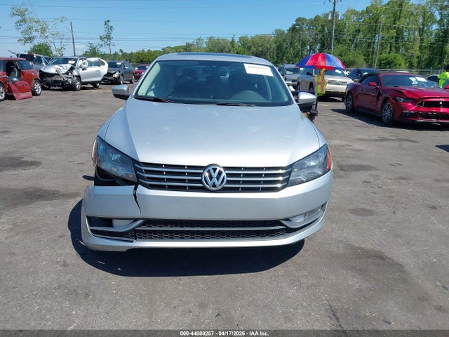 2012 Volkswagen Passat 2.5l Sel Premium მანქანა იყიდება აუქციონზე, vin: 1VWCP7A31CC021921, აუქციონის ნომერი: 44888257