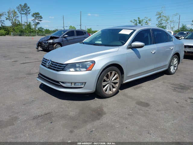 2012 Volkswagen Passat 2.5l Sel Premium მანქანა იყიდება აუქციონზე, vin: 1VWCP7A31CC021921, აუქციონის ნომერი: 44888257