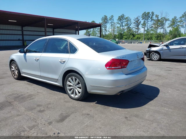 2012 Volkswagen Passat 2.5l Sel Premium მანქანა იყიდება აუქციონზე, vin: 1VWCP7A31CC021921, აუქციონის ნომერი: 44888257