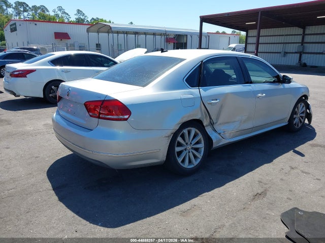 2012 Volkswagen Passat 2.5l Sel Premium მანქანა იყიდება აუქციონზე, vin: 1VWCP7A31CC021921, აუქციონის ნომერი: 44888257
