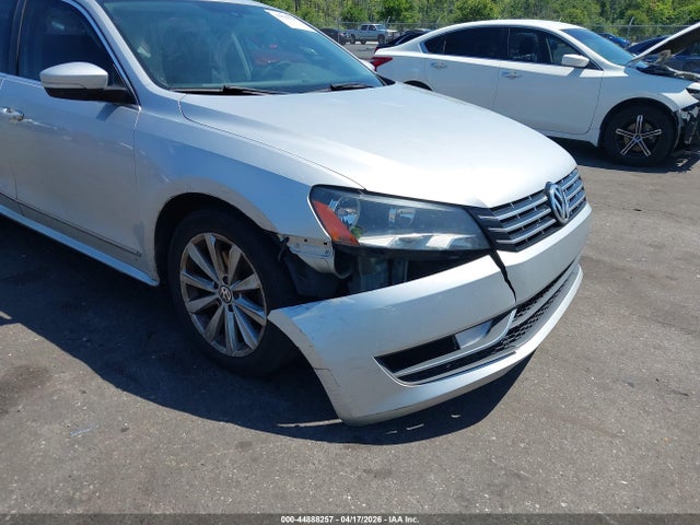 2012 Volkswagen Passat 2.5l Sel Premium მანქანა იყიდება აუქციონზე, vin: 1VWCP7A31CC021921, აუქციონის ნომერი: 44888257