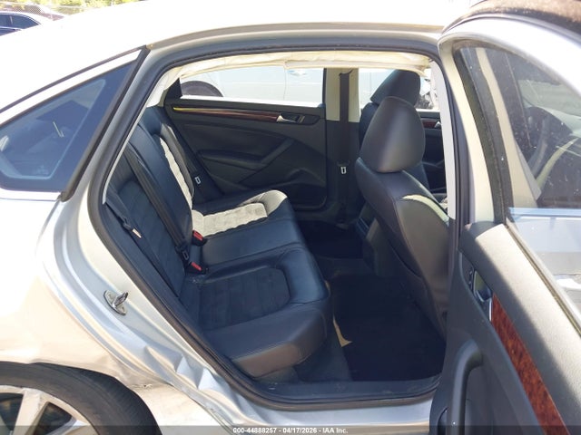 2012 Volkswagen Passat 2.5l Sel Premium მანქანა იყიდება აუქციონზე, vin: 1VWCP7A31CC021921, აუქციონის ნომერი: 44888257