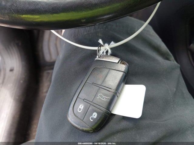 44888260 :رقم المزاد ، 1C3CCCFB5GN185999 vin ، 2016 Chrysler 200 Touring مزاد بيع