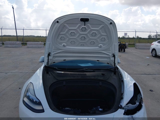 2018 Tesla Model 3 Long Range/mid Range მანქანა იყიდება აუქციონზე, vin: 5YJ3E1EA1JF035221, აუქციონის ნომერი: 44888267