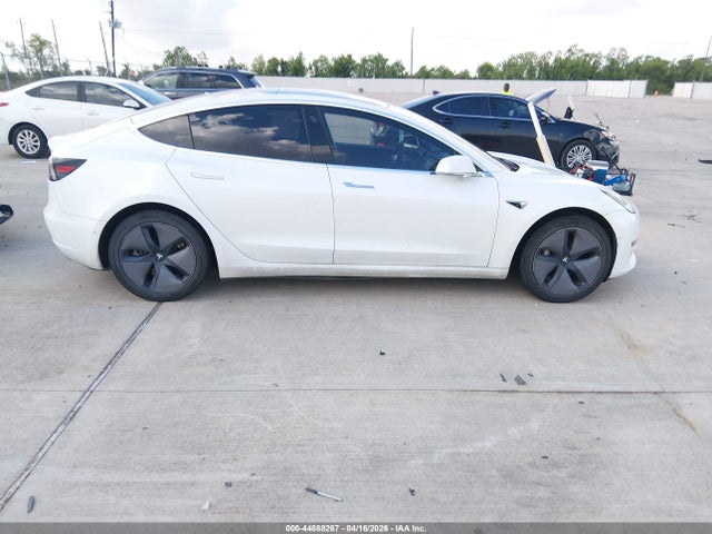 2018 Tesla Model 3 Long Range/mid Range მანქანა იყიდება აუქციონზე, vin: 5YJ3E1EA1JF035221, აუქციონის ნომერი: 44888267