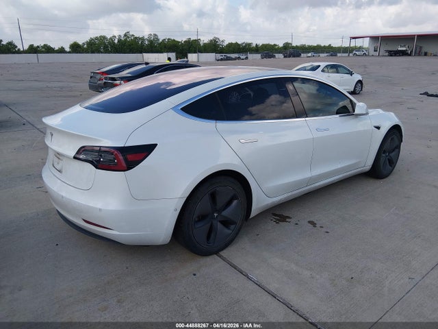 2018 Tesla Model 3 Long Range/mid Range მანქანა იყიდება აუქციონზე, vin: 5YJ3E1EA1JF035221, აუქციონის ნომერი: 44888267