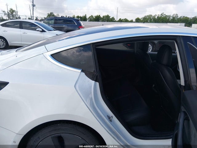 2018 Tesla Model 3 Long Range/mid Range მანქანა იყიდება აუქციონზე, vin: 5YJ3E1EA1JF035221, აუქციონის ნომერი: 44888267