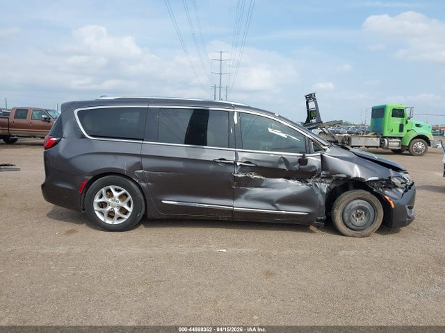 Aukcja sprzedaży 2017 Chrysler Pacifica Touring-l Plus, vin: 2C4RC1EG4HR727248, numer aukcji: 44888352