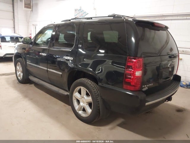 2011 CHEVROLET TAHOE 1GNSKCE09BR276146 Photo 2
