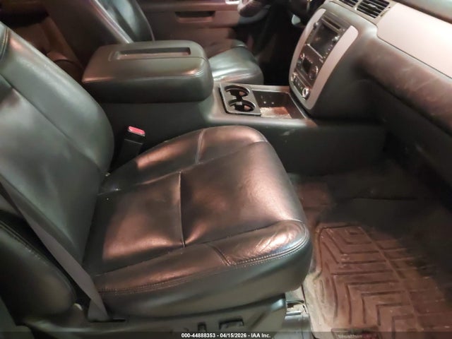 2011 CHEVROLET TAHOE 1GNSKCE09BR276146 Photo 4