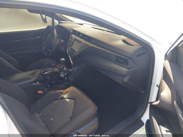 44888382 :رقم المزاد ، 4T1B11HK0KU843799 vin ، 2019 Toyota Camry Le مزاد بيع