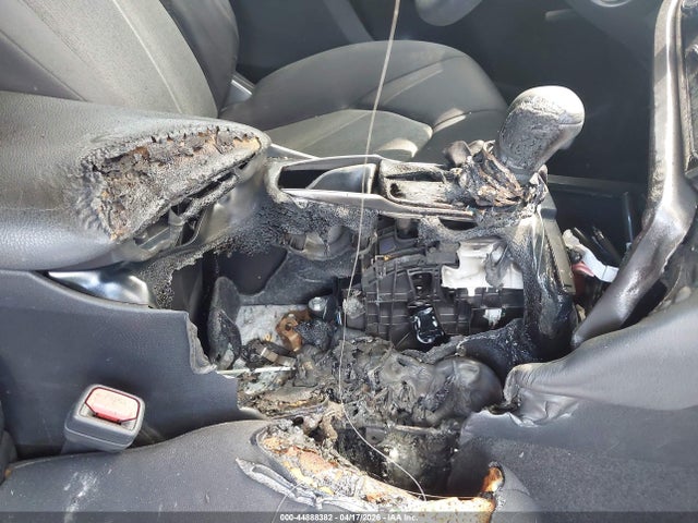 44888382 :رقم المزاد ، 4T1B11HK0KU843799 vin ، 2019 Toyota Camry Le مزاد بيع