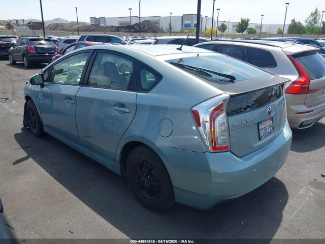 Toyota Prius Two 2015 JTDKN3DU9F1961482 Image 3