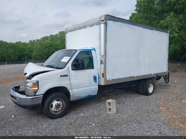 Ford E-450 Cutaway 2018 1FDXE4FS4JDC08713 Image 2