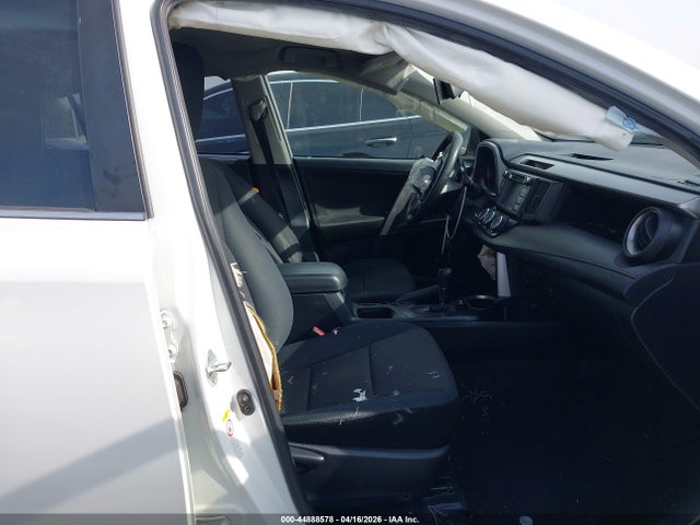 JTMZFREV9GD086202 Toyota RAV4 LE