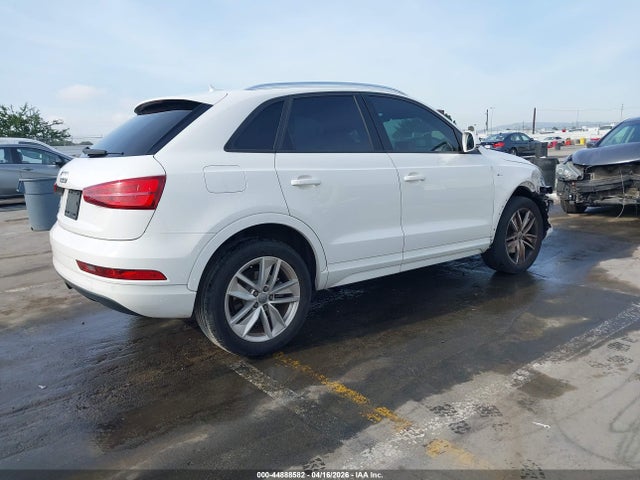 WA1BCCFS0JR012327 Audi Q3 2.0t Premium/2.0t Sport Premium