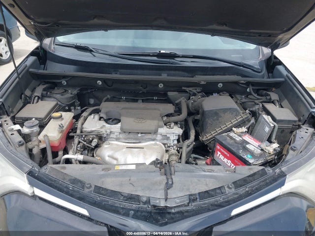 2T3ZFREV8JW432587 Toyota RAV4 LE