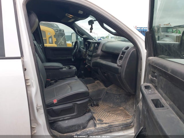 44888637 :رقم المزاد ، 3C6UR5HL6NG268614 vin ، 2022 Ram 2500 Tradesman  4x4 8' Box مزاد بيع