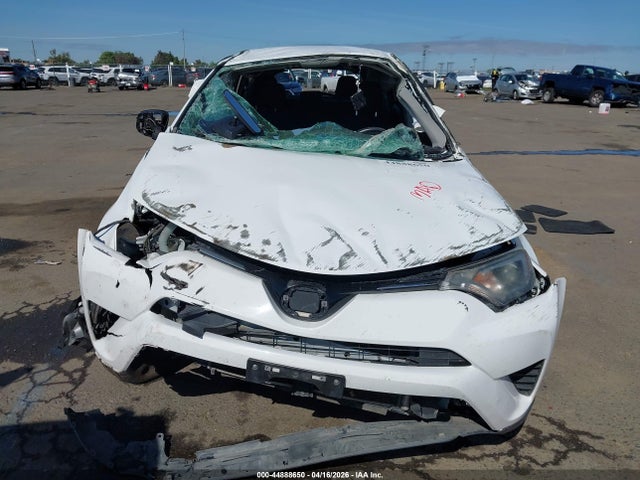 Toyota RAV4 LE 2018 2T3ZFREV1JW445763 Image 13