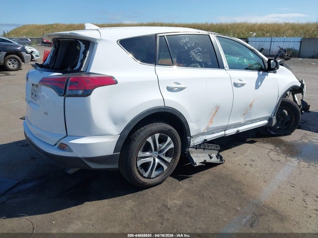 Toyota RAV4 LE 2018 2T3ZFREV1JW445763 Image 4
