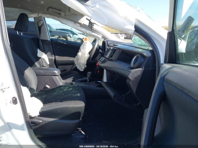Toyota RAV4 LE 2018 2T3ZFREV1JW445763 Image 5