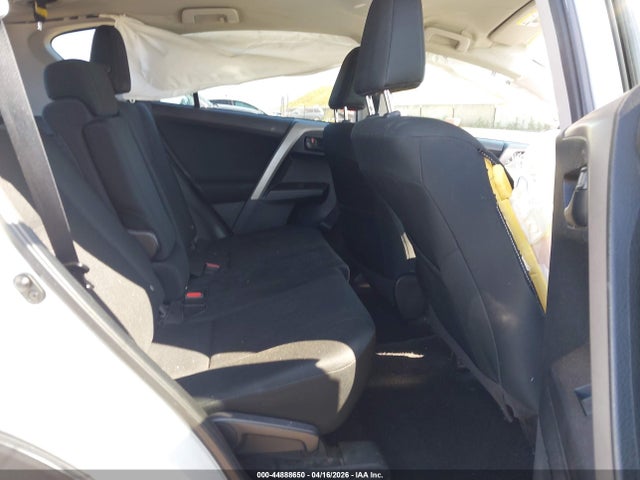 Toyota RAV4 LE 2018 2T3ZFREV1JW445763 Image 8