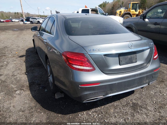 44888686 :رقم المزاد ، WDDZF4KB3HA219705 vin ، 2017 Mercedes-benz E 300 4matic مزاد بيع