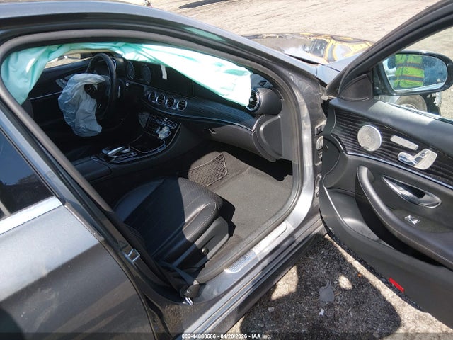 44888686 :رقم المزاد ، WDDZF4KB3HA219705 vin ، 2017 Mercedes-benz E 300 4matic مزاد بيع