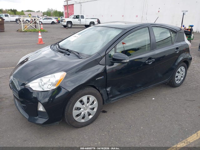 Toyota Prius C Two 2014 JTDKDTB34E1071435 Image 2