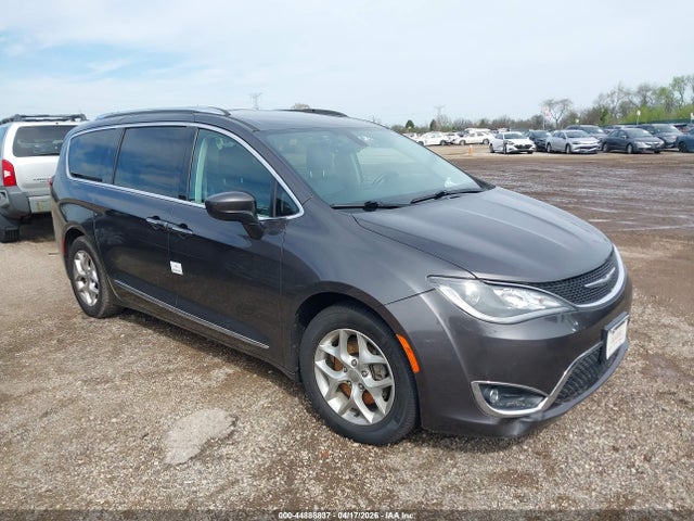 2017 Chrysler Pacifica Touring-l Plus მანქანა იყიდება აუქციონზე, vin: 2C4RC1EG1HR541795, აუქციონის ნომერი: 44888837