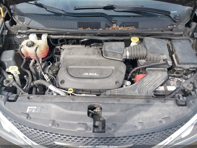 Aukcja sprzedaży 2017 Chrysler Pacifica Touring-l Plus, vin: 2C4RC1EG1HR541795, numer aukcji: 44888837