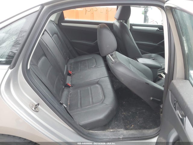 2012 Volkswagen Passat 2.5l Se მანქანა იყიდება აუქციონზე, vin: 1VWBP7A35CC002994, აუქციონის ნომერი: 44889094