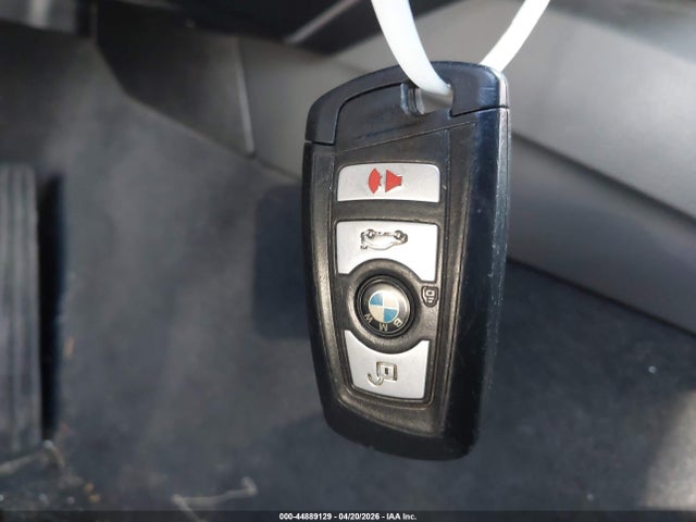 WBA8E1G32HNU16007 BMW 320i