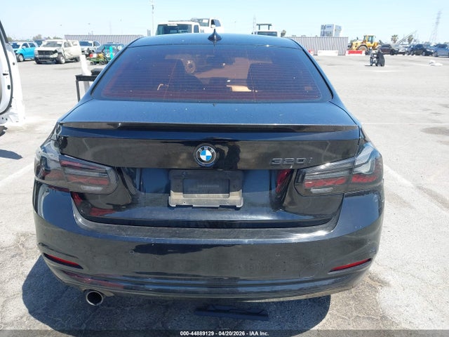 WBA8E1G32HNU16007 BMW 320i