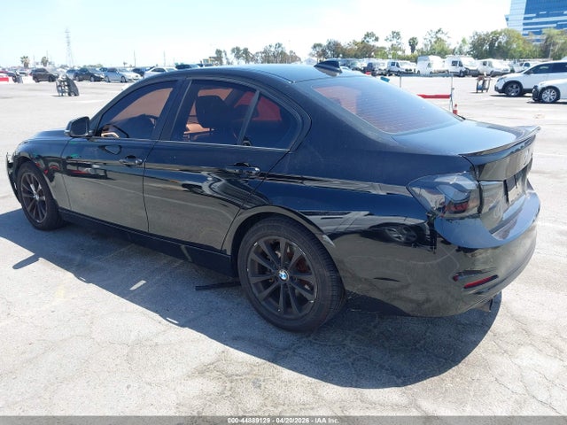 WBA8E1G32HNU16007 BMW 320i