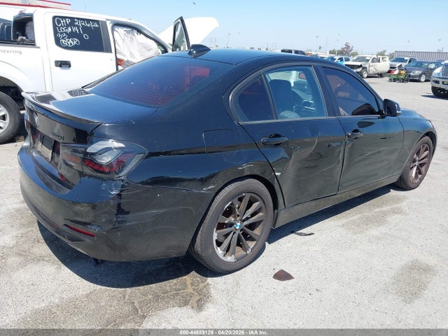 WBA8E1G32HNU16007 BMW 320i