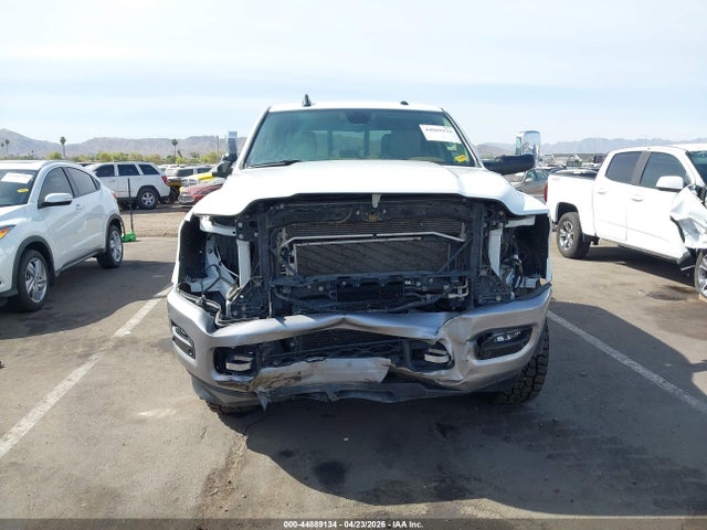 3C6UR5FL4LG283998 RAM 2500 Laramie 4x4 6&#039;4 Box