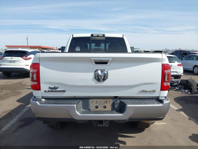 3C6UR5FL4LG283998 RAM 2500 Laramie 4x4 6&#039;4 Box