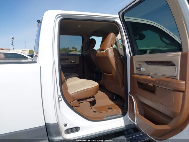 3C6UR5FL4LG283998 RAM 2500 Laramie 4x4 6&#039;4 Box