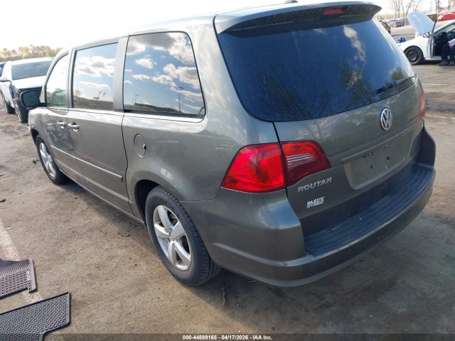 44889165 :رقم المزاد ، 2V4RW3D15AR407223 vin ، 2010 Volkswagen Routan Se مزاد بيع