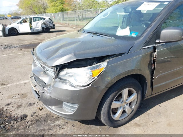 44889165 :رقم المزاد ، 2V4RW3D15AR407223 vin ، 2010 Volkswagen Routan Se مزاد بيع