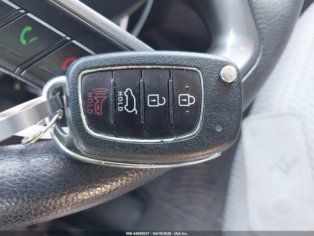 Продаж на аукціоні авто 2017 Hyundai Santa Fe Sport 2.4l, vin: 5NMZTDLB6HH008392, номер лоту: 44889237