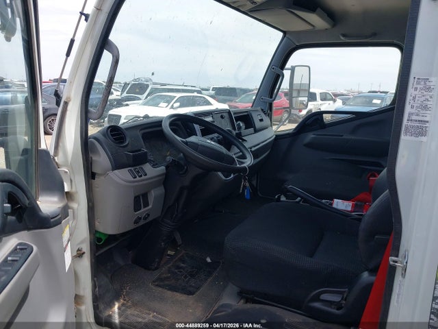 44889259 :رقم المزاد ، 4UZBYG11XKGKM6626 vin ، 2019 Mitsubishi Feczts مزاد بيع