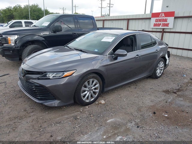 44889285 :رقم المزاد ، 4T1C11AK2LU918342 vin ، 2020 Toyota Camry Le مزاد بيع